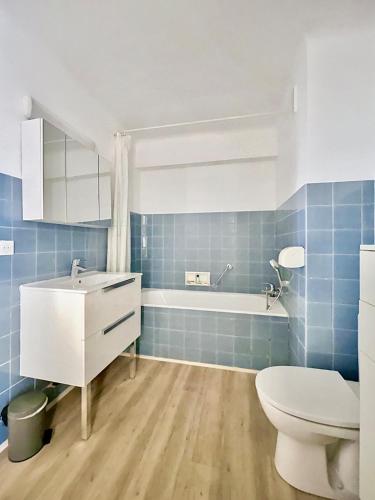 Cap d'Antibes - For 2 people, sea view & parking