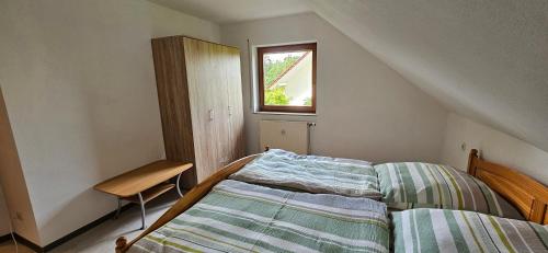 a small bedroom with a bed and a window at Ellenberg Appartements - Ferien- und Monteurs-Wohnung in Geislingen