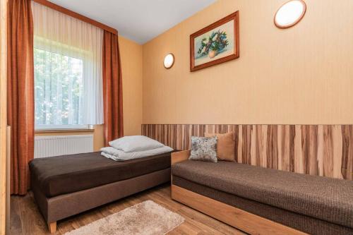 a bedroom with a bed and a window at Baron in Sztutowo