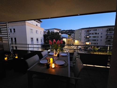 LE PALMA, Superbe Appartement Rénové, Terrasse, climatisation et parking privé