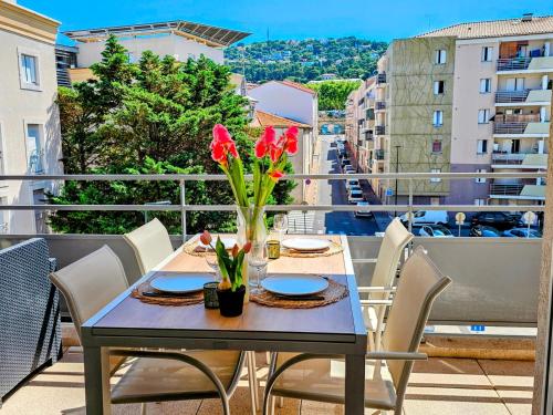 LE PALMA, Superbe Appartement Rénové, Terrasse, climatisation et parking privé