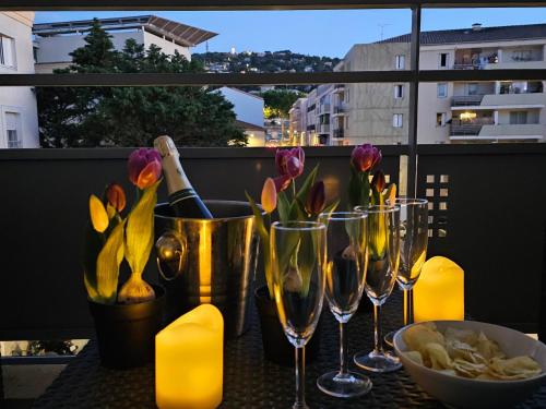 LE PALMA, Superbe Appartement Rénové, Terrasse, climatisation et parking privé