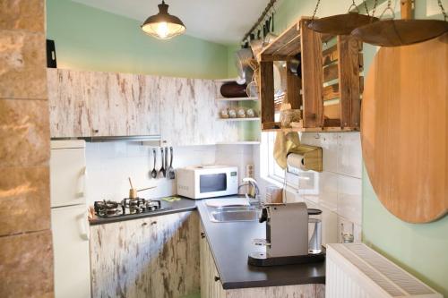 Grand Piano studio apartment in Athens