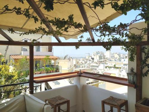 Grand Piano studio apartment in Athens