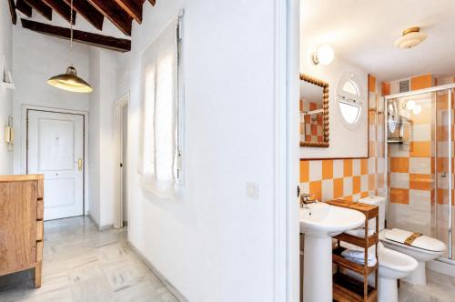 One&Lux Triana Bridge View Penthouse - Private Rooftop Terrace