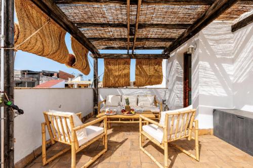 One&Lux Triana Bridge View Penthouse - Private Rooftop Terrace