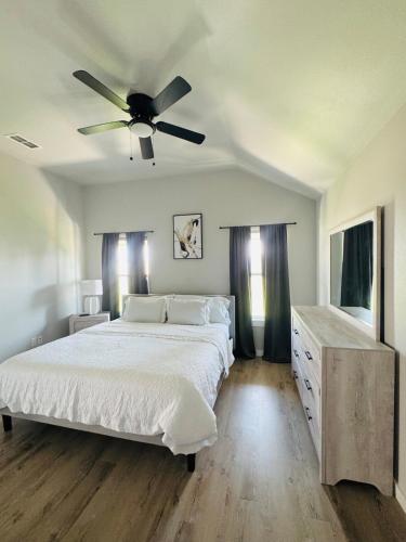 a bedroom with a bed and a ceiling fan at Tombstone Casa in Abilene
