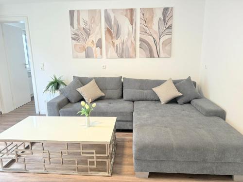 a living room with a couch and a coffee table at Wambacher Ferienwohnung in Schlangenbad