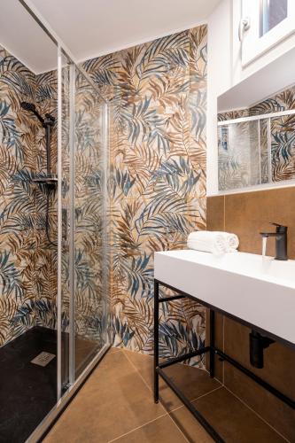 a bathroom with a sink and a shower at Marghera Venice Link Rooms in Venice