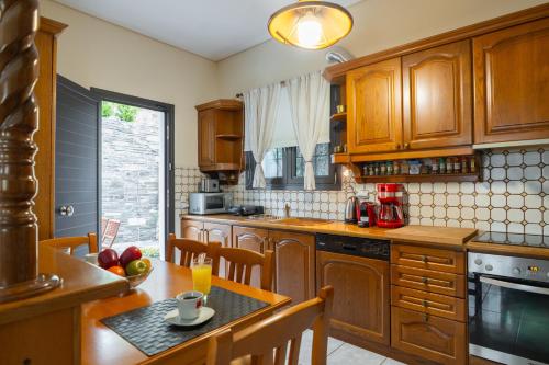 Iolkos House