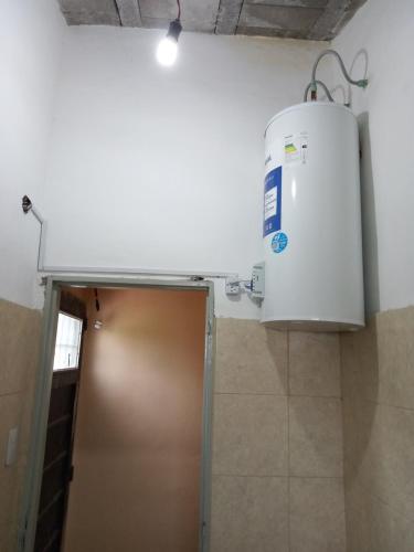 a water heater in a room with a door at El Rancho Oliva in Molinari