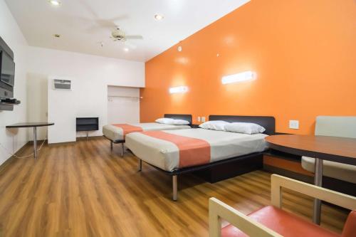 a bedroom with two beds and a table and a table at Motel 6-Globe, AZ in Globe