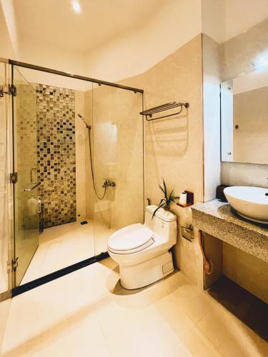 a bathroom with a shower and a toilet and a sink at Annie.homestay 12NM in Nha Trang