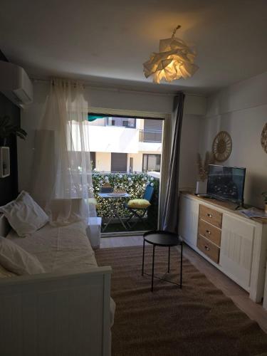 Charming studio for two with balcony in Antibes