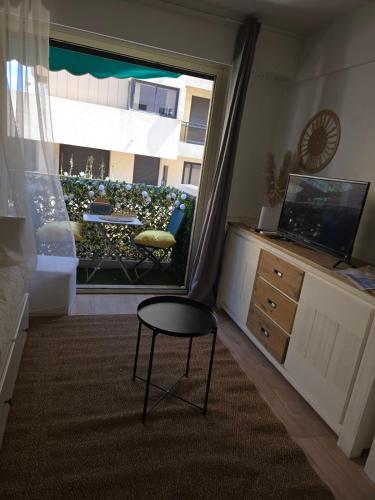 Charming studio for two with balcony in Antibes