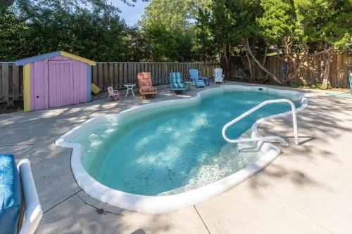 a small pool with a hot tub in a backyard at 3021 - Southern Snores in Kitty Hawk Beach