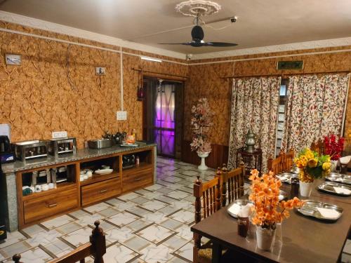 a kitchen with a table and a dining room at Basera Residency Shalimar in Bāgh Chandpura
