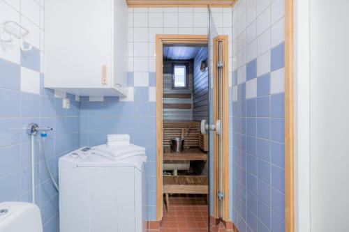 a blue bathroom with a toilet and a sink at Kisala, Vuokatti I Huippu sijainti in Vuokatti