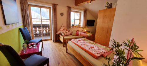 a small room with a bed and a chair in it at Ferienwohnung Erhard in Schönberg