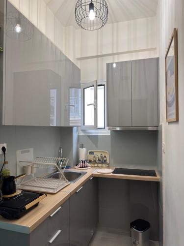 Modern Chic Apartment in the Heart of Athens