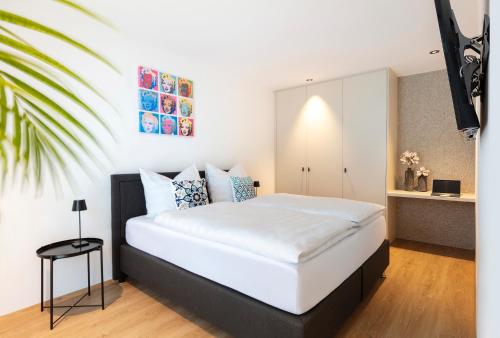 a bedroom with a large white bed in a room at Nomes Apartment in Axams