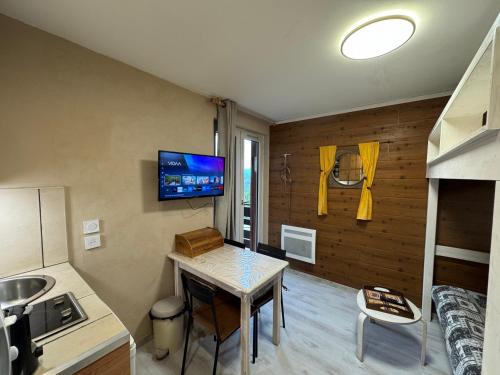 Studio cosy remontée mécanique à 50 m et ménage inclus