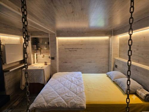 a bedroom with a swing bed in a room at Bulevard Stefan 64#11 Chill Hotel in Chişinău
