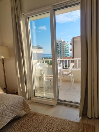 Apartments Ema near beach