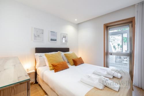 Central Haven with Terrace by Porto Velho Apartamentos