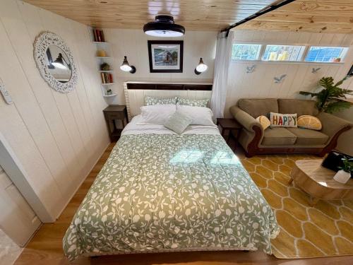 a bedroom with a bed and a couch in a room at Lemon Drop in Homosassa