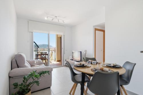 Apartamento ático con solárium a 5 min de la playa y vistas al mar
