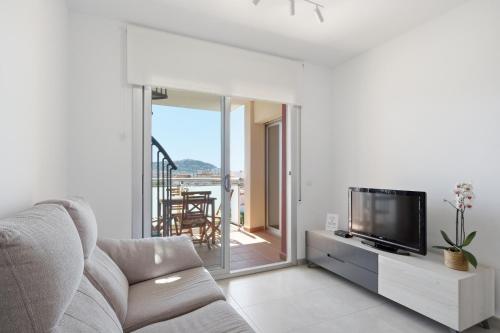 Apartamento ático con solárium a 5 min de la playa y vistas al mar
