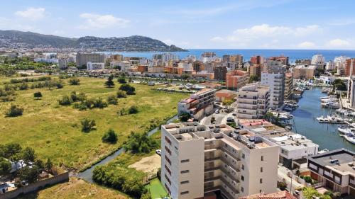 Apartamento ático con solárium a 5 min de la playa y vistas al mar