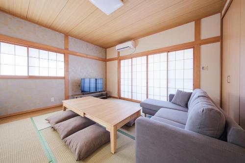 Spacious 123m2, 8 Beds, Stay up to 20 Guests, Local Home Horikiri