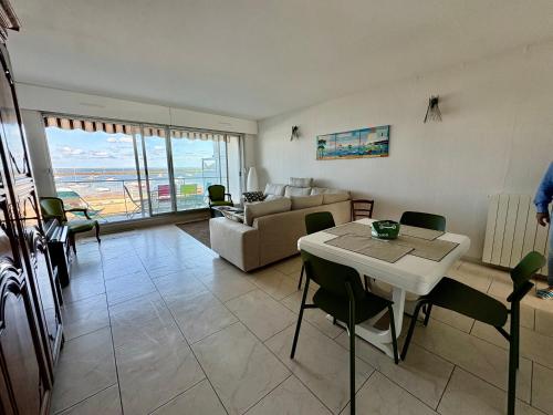 Apt4pers rénové vuemer accès plage terrasse parking wifi
