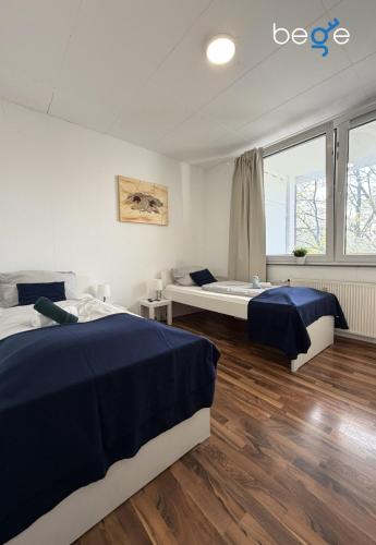 a bedroom with two beds and a window at BEGE APARTMENTS WorkPoint in Dorsten