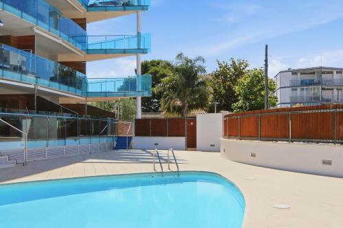 Apartamento en Port Trebol con parking privado y acceso directo a la piscina