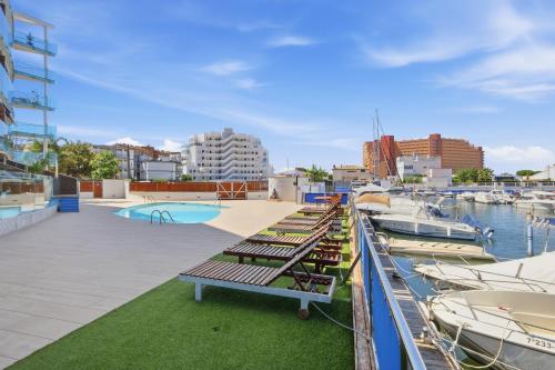 Apartamento en Port Trebol con parking privado y acceso directo a la piscina