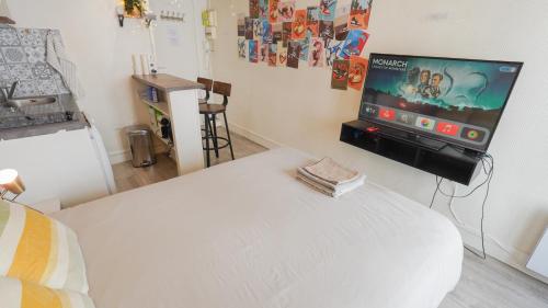 4 Stylish studio in Paris near République Metro