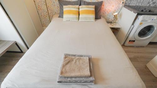 4 Stylish studio in Paris near République Metro