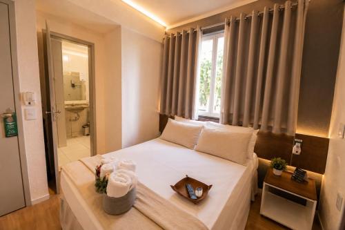 a hotel room with a bed and a window at Hotel Rotorua inn Fortaleza - Beira Mar in Fortaleza