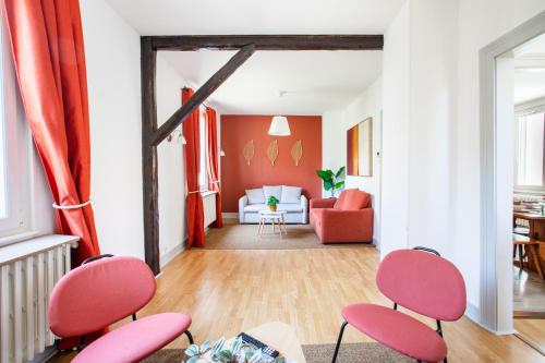 a living room with pink chairs and a couch at -New- Colmar, Parking, Comfort, Spacious in Ingersheim