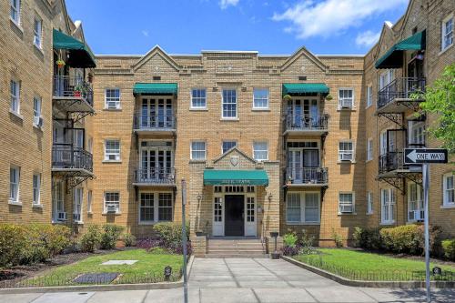 an apartment building with a front door and stairs at Darling Downtown Renovated Historic Condo Walkable in Savannah
