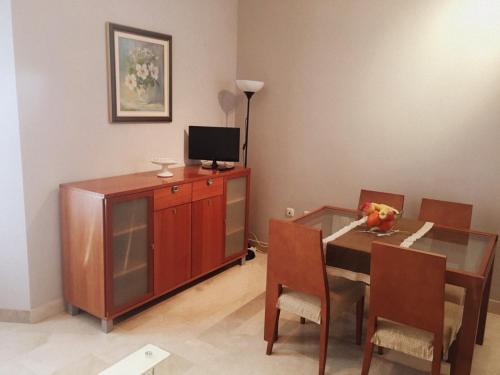 Bonito Apartamento en el centro de Granada con parking gratis TV 또는 엔터테인먼트 센터