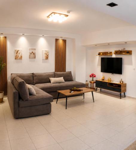 Central Pearl Thessaloniki Private Parking & Metro
