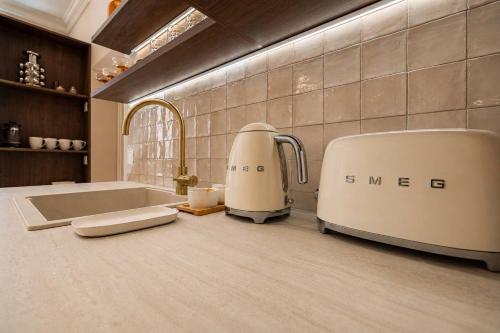 Old Nice - Luxury new 5BR - Sleeps 12 - AC
