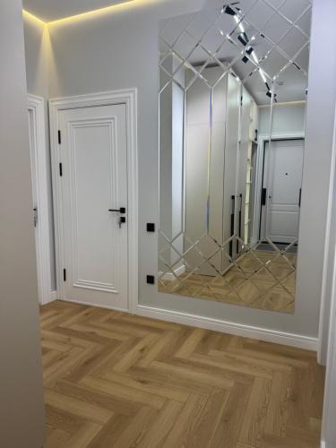 a room with a mirror and a white door at NRG BI Sado in Salor Bekati
