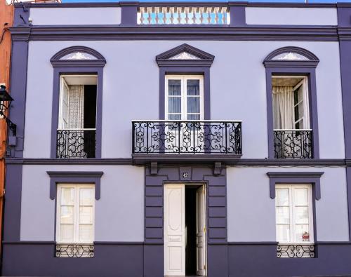 a blue and white house with a balcony at Casa Los Profesores, encanto tradicional canario en La Orotava in La Orotava
