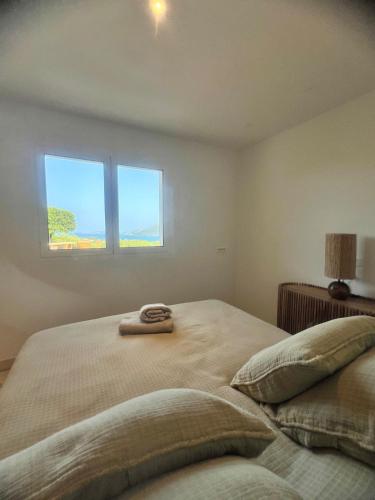 4-bedroom villa with pool and sea view