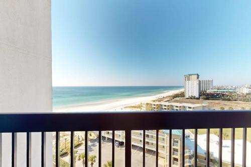 11th Floor Condo On-site restaurant Multiple pools hot tub w splash pad photo 4